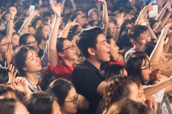 Hàng vạn khán giả Đà Nẵng quẩy hết mình trong đêm liveshow âm nhạc Phố hàng nóng.