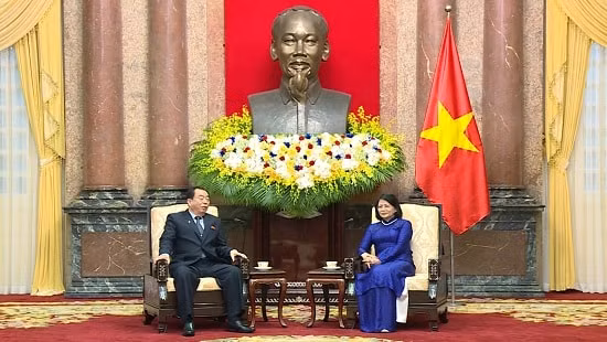 Phó Chủ tịch nước Đặng Thị Ngọc Thịnh tiếp Chánh án Tòa án Trung ương Triều Tiên Kang Yun Sok. Ảnh: Mạnh Hùng