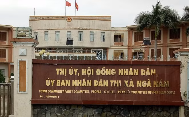 Hội đồng nhân dân thị xã Ngã Năm, nơi ông Triều công tác.