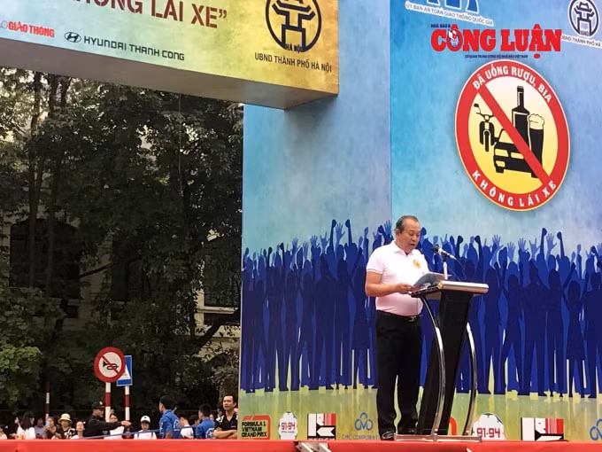 Phó Thủ tướng Thường trực Chính phủ, Chủ tịch Ủy ban An toàn giao thông (ATGT) Quốc gia Trương Hòa Bình phát biểu tại buổi Lễ
