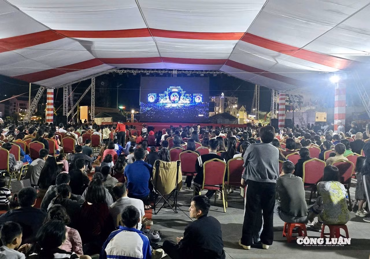 anh-6-concert-dat-mo-anh-hung.jpg