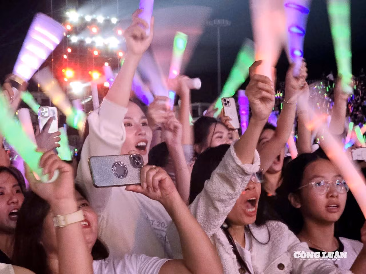 anh-10-concert-dat-mo-anh-hung.jpg