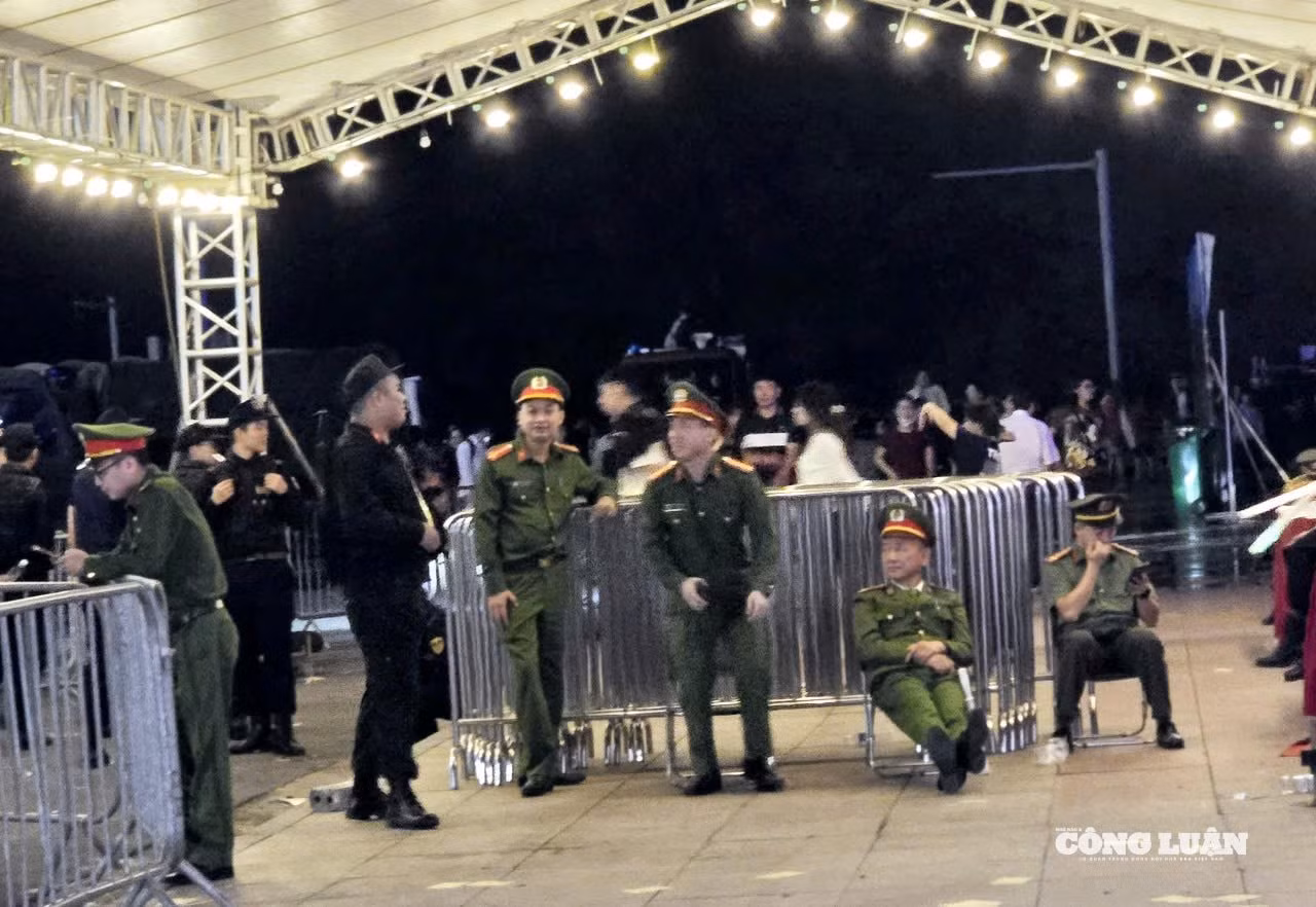 anh-15-concert-dat-mo-anh-hung.jpg