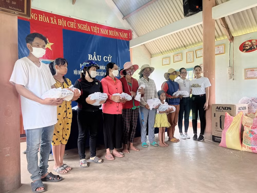 hoa hau moi truong viet nam cung bac sy annie nguyen san se yeu thuong cho ba con ngheo tay nguyen hinh 4