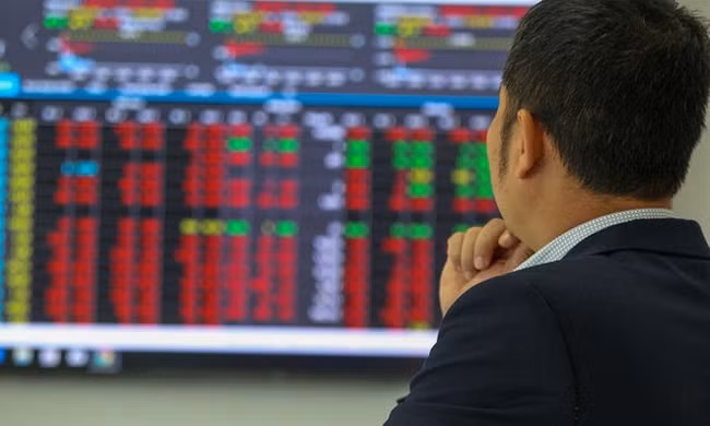 nha dau tu dua nhau ban thao vn index giam gan 11 diem hinh 1