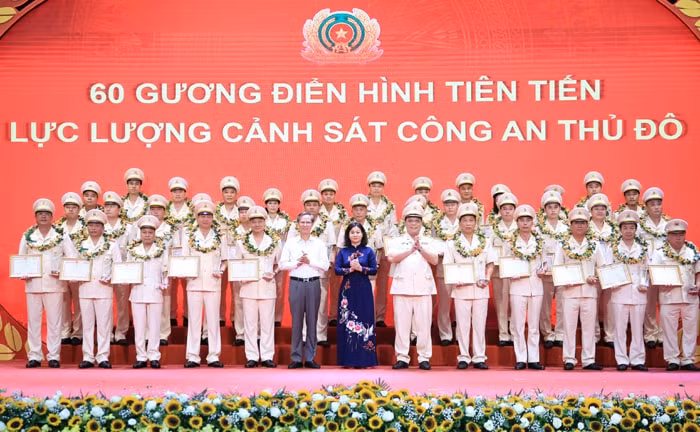 vinh danh 60 guong dien hinh tien tien cua luc luong canh sat thu do hinh 1