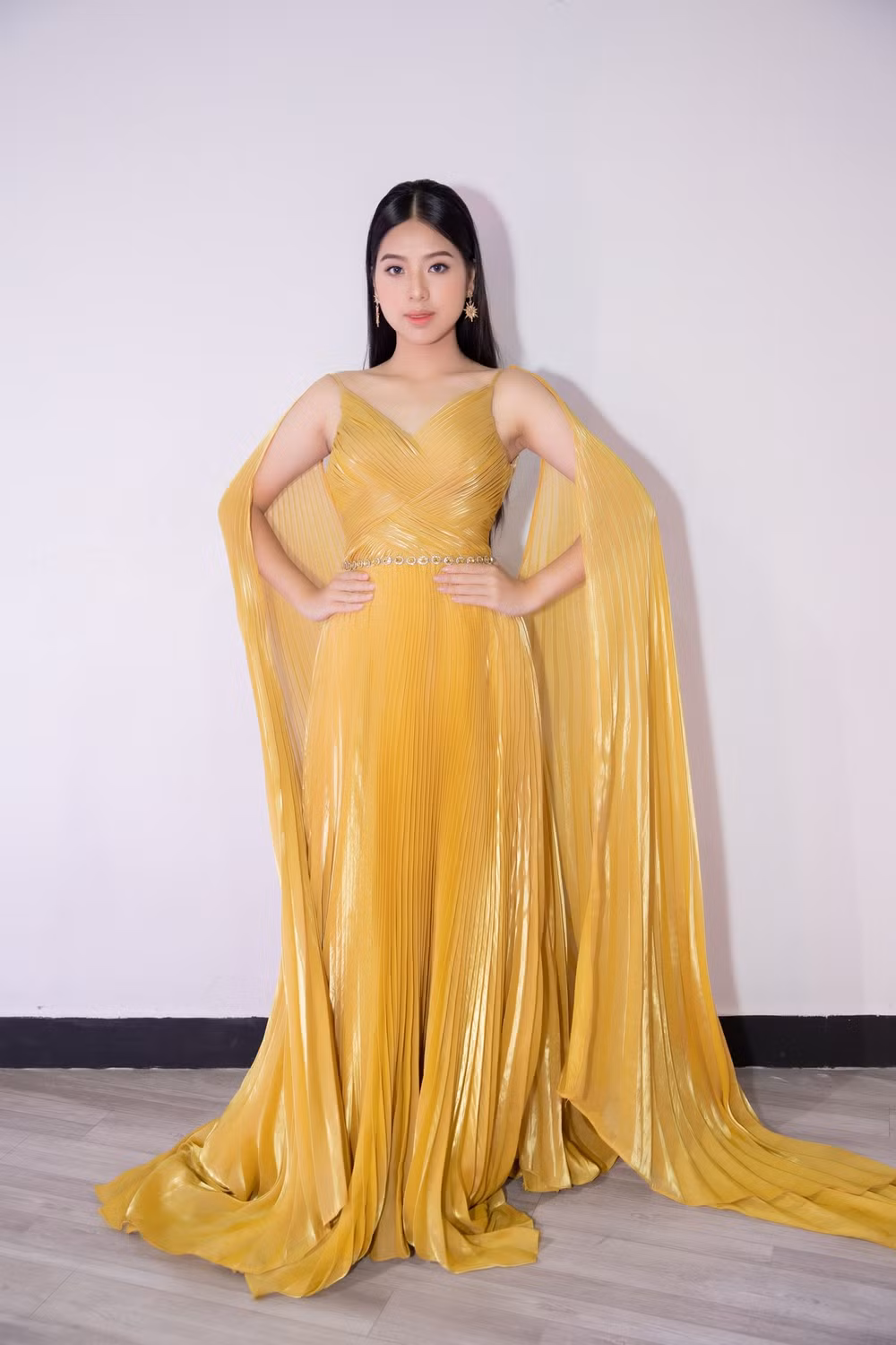 miss supranational 2013 thi pham catwalk cho ngo ngoc gia han truoc ngay len duong chinh chien tai an do hinh 3