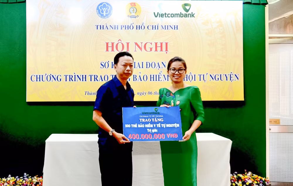 vietcombank tphcm ung ho 22 ty dong ho tro doan vien kho khan tren dia ban tham gia bao hiem y te hinh 2