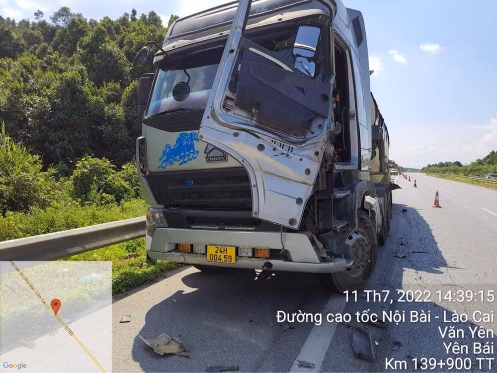 tai xe xe dau keo bi xe tai tong tu vong tren cao toc hinh 1