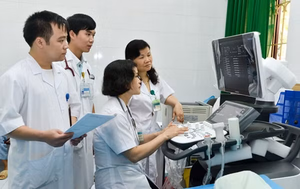 bao dam du nguon nhan luc cho phong chong dich va kham chua benh phuc vu nhan dan hinh 1