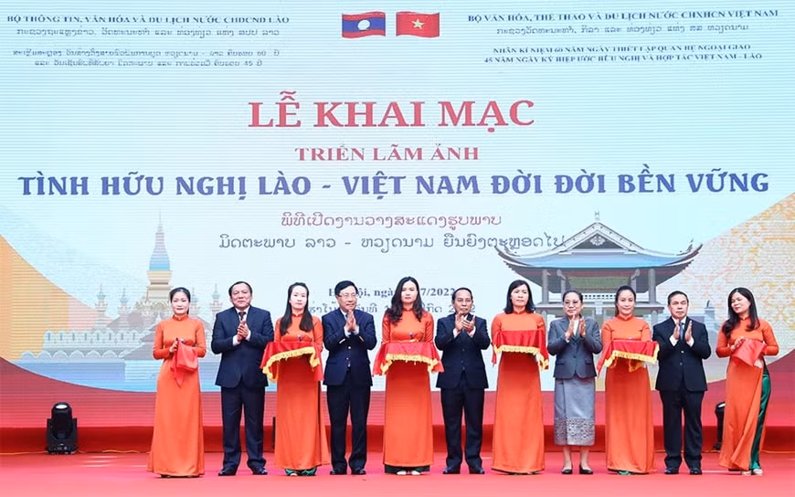khai mac trien lam anh tinh huu nghi lao viet nam doi doi ben vung hinh 1