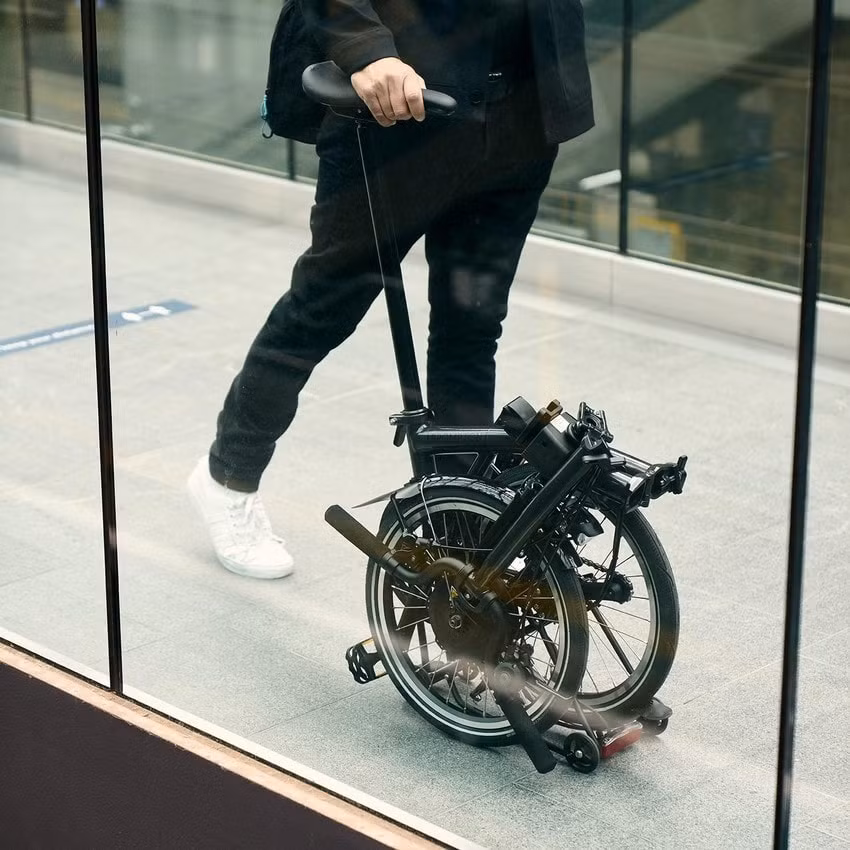 xe dap dien banh gap sieu nhe cua brompton co gia hon 100 trieu dong hinh 1