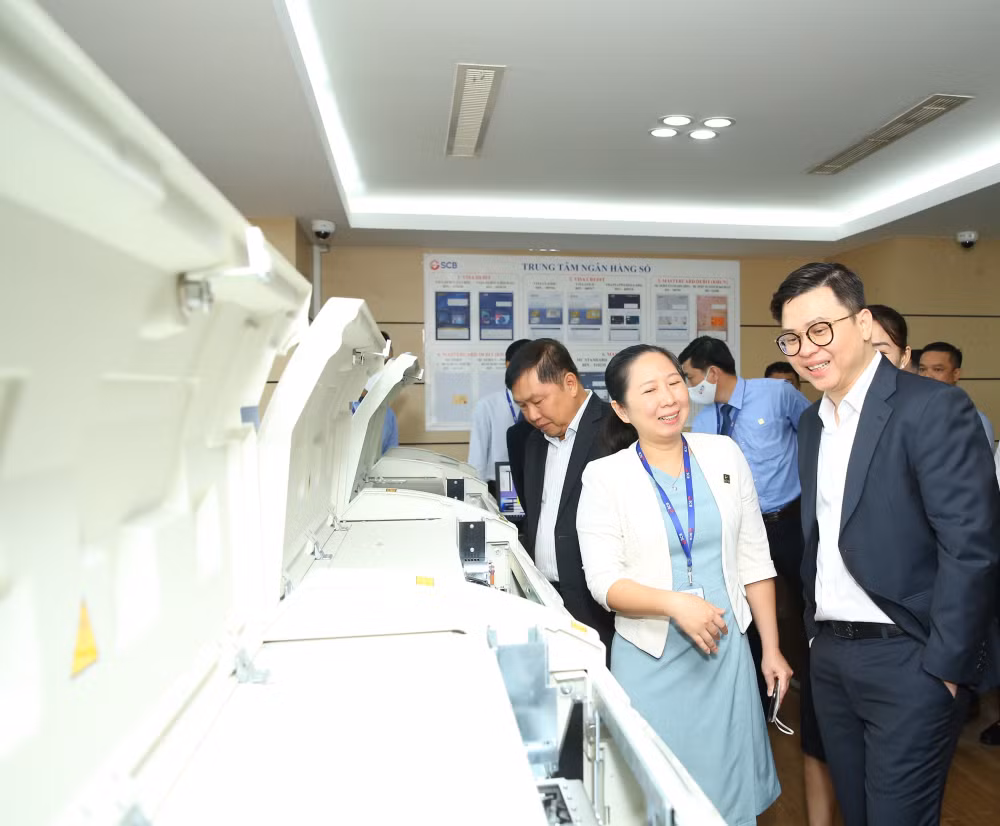 scb khai truong trung tam perso the va ngan hang mo phong hinh 3
