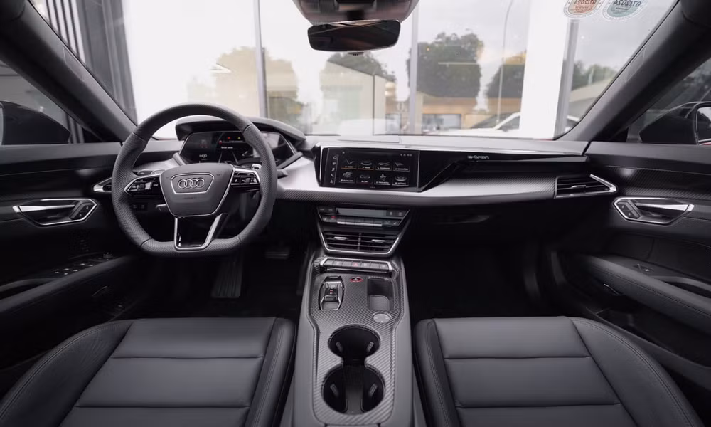 audi e tron gt quattro xe the thao dien gia tu 52 ty dong doi thu cua porsche taycan hinh 5