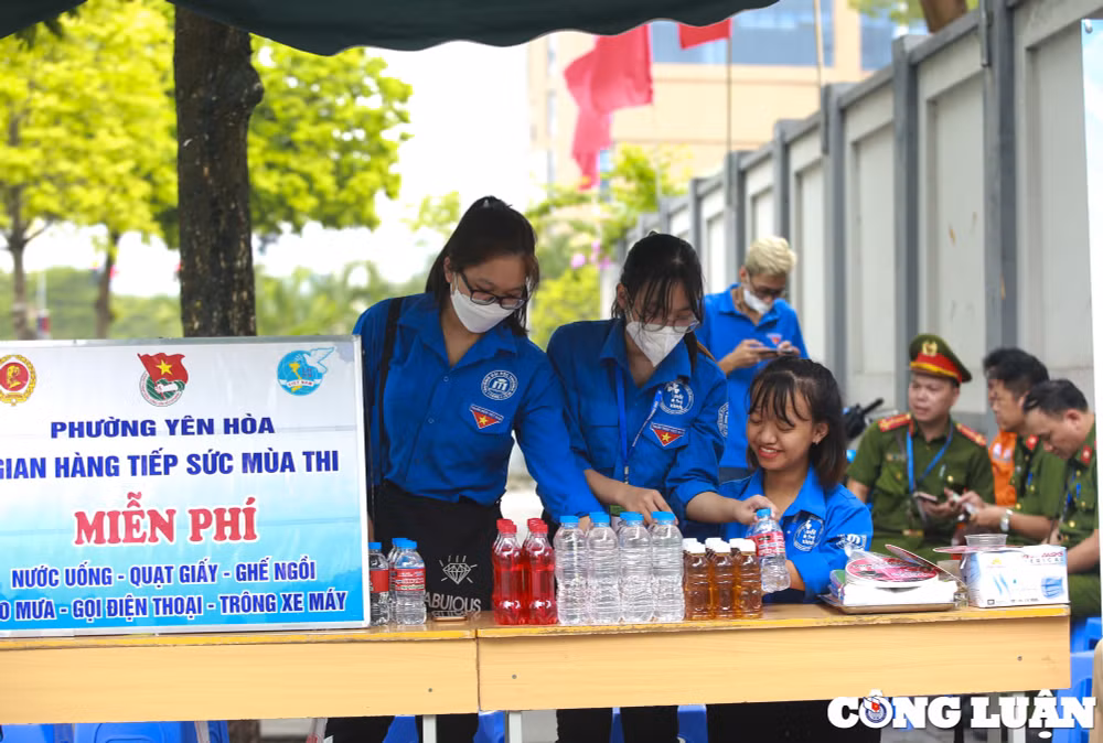 tinh nguyen vien be hat tieu nang no tham gia ho tro ky thi thpt 2022 hinh 6