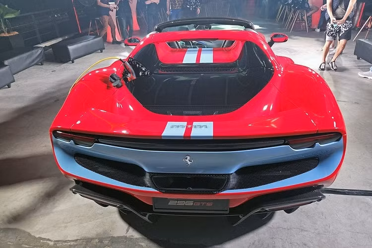 gioi nha giau dong nam a lan dau trai nghiem ferrari 296 gts hinh 6
