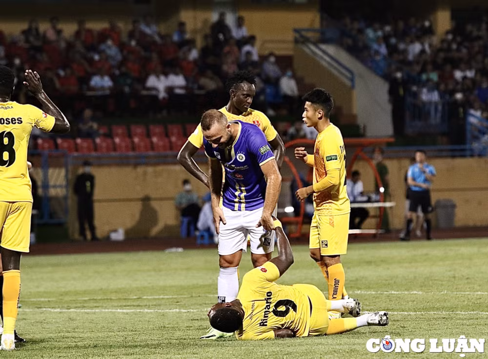 thang hai phong 2 1 ha noi fc leo len thu hai vleague 2022 hinh 5