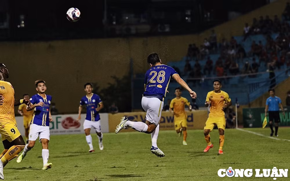 thang hai phong 2 1 ha noi fc leo len thu hai vleague 2022 hinh 6