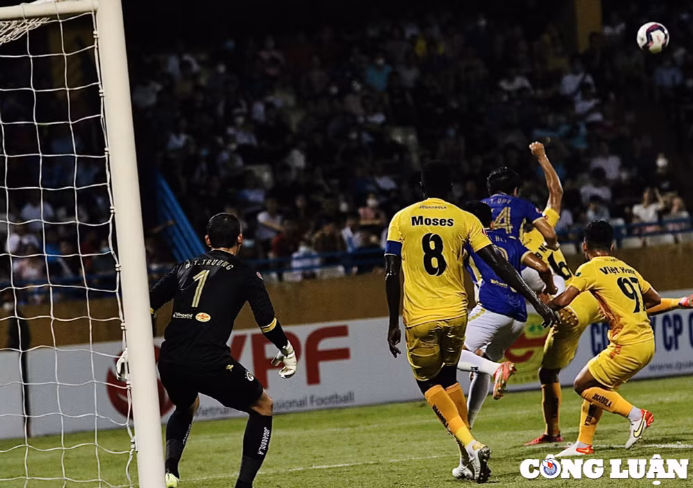 thang hai phong 2 1 ha noi fc leo len thu hai vleague 2022 hinh 7