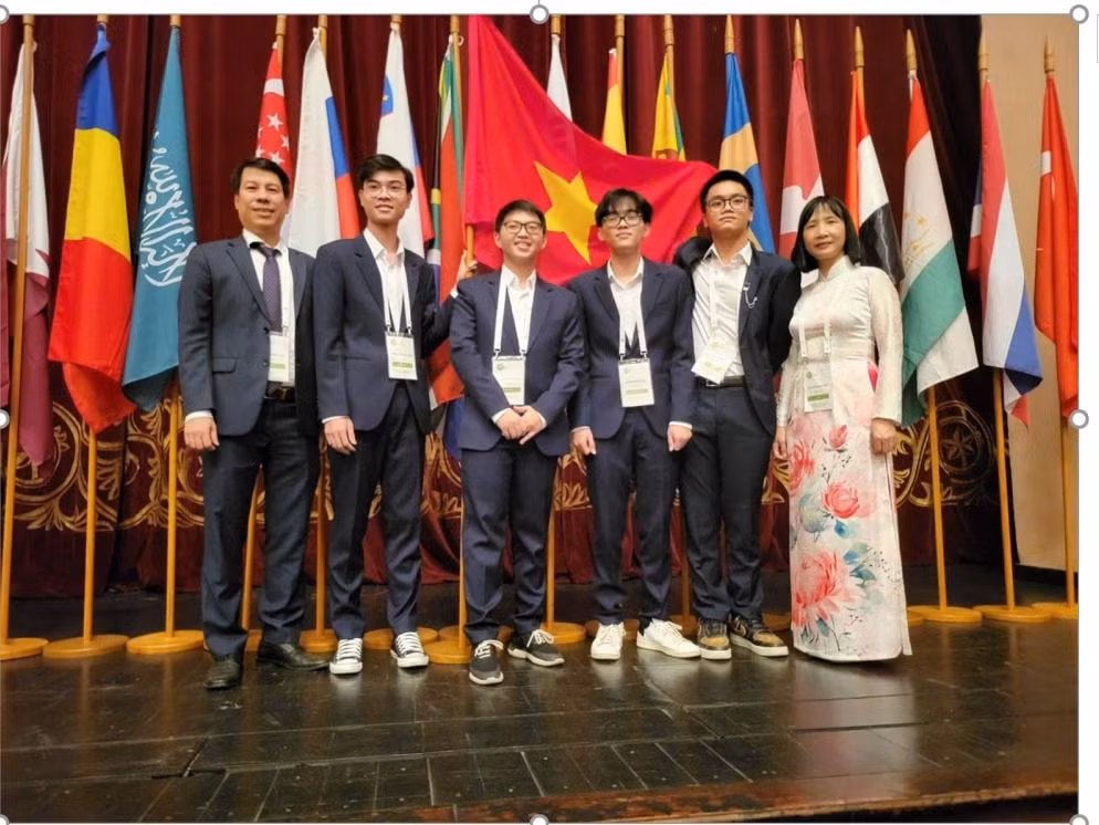 ca 4 hoc sinh viet nam deu dat huy chuong tai olympic sinh hoc quoc te hinh 1