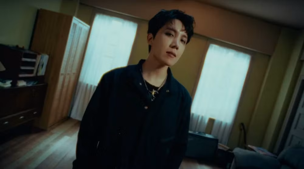 ca khuc more cua j hope bts lot vao bxh billboard du album chua ra mat hinh 1