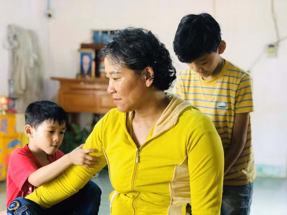 chong mat nguoi vo ung thu gang guong tung ngay nuoi hai con nho hinh 3