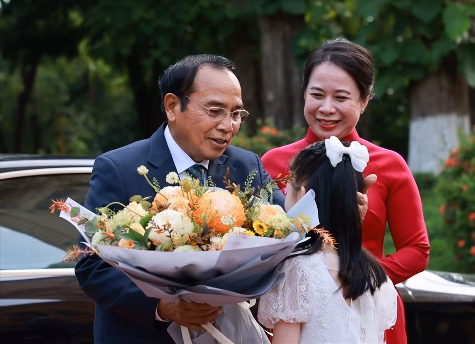 the hien song dong tinh doan ket tin cay sat son giua hai dan toc viet lao hinh 1