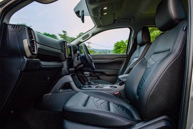 ford everest trend 2023 gia chi 853 trieu vnd tai thai lan hinh 3