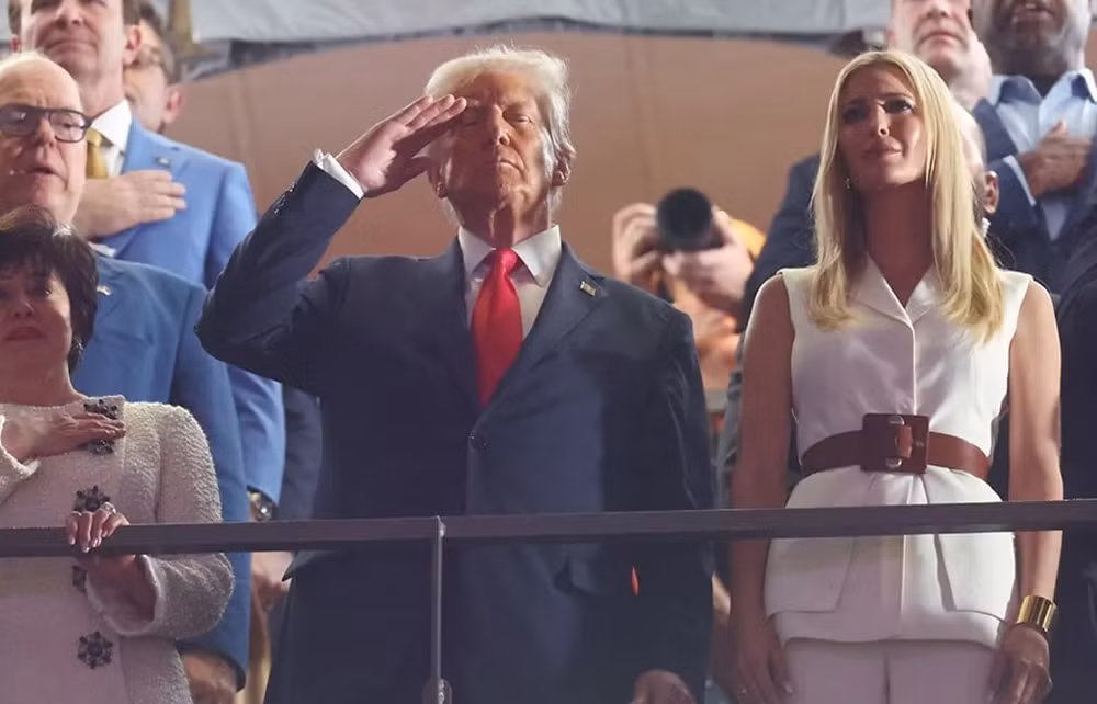 taylor swift bi la o va lu mo truoc tong thong donald trump o super bowl hinh 1