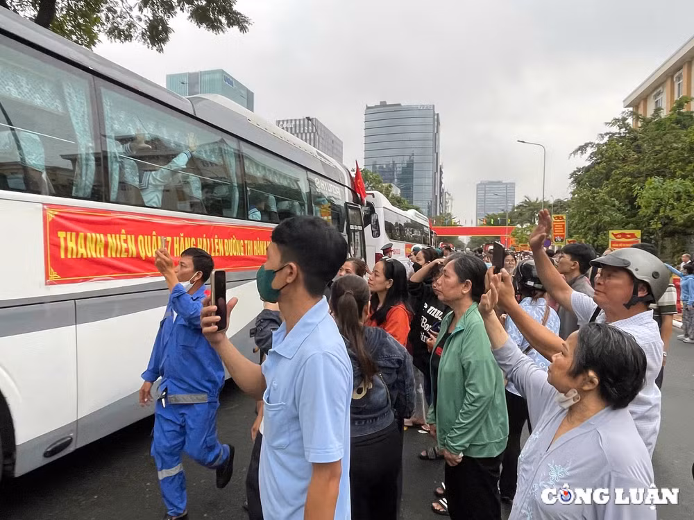 tp hcm hon 4000 thanh nien len duong nhap ngu hinh 10