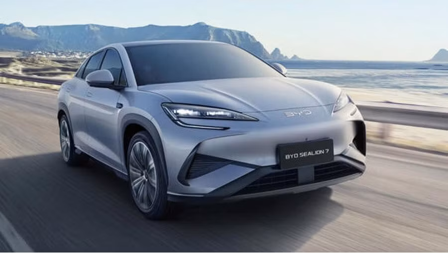 khong chi xe dien nhieu xe hybrid va xang moi cung bi doi gia hinh 1