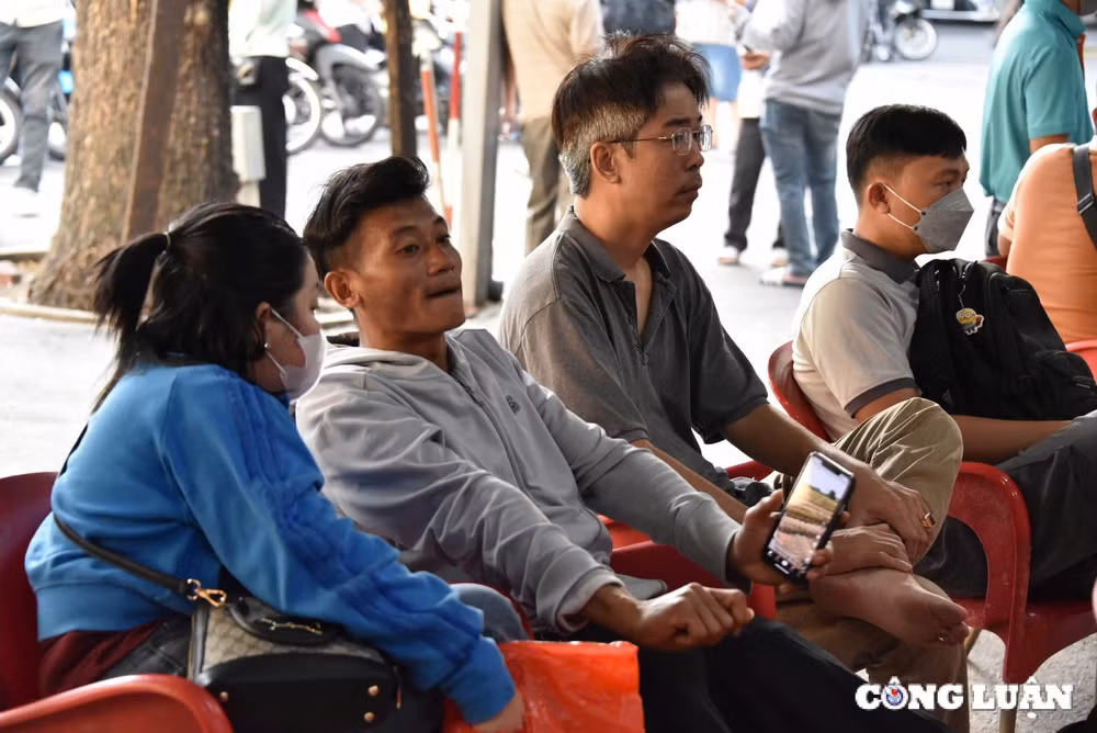 tp hcm nguoi dan do xo di doi giay phep lai xe cac diem tiep nhan qua tai hinh 7