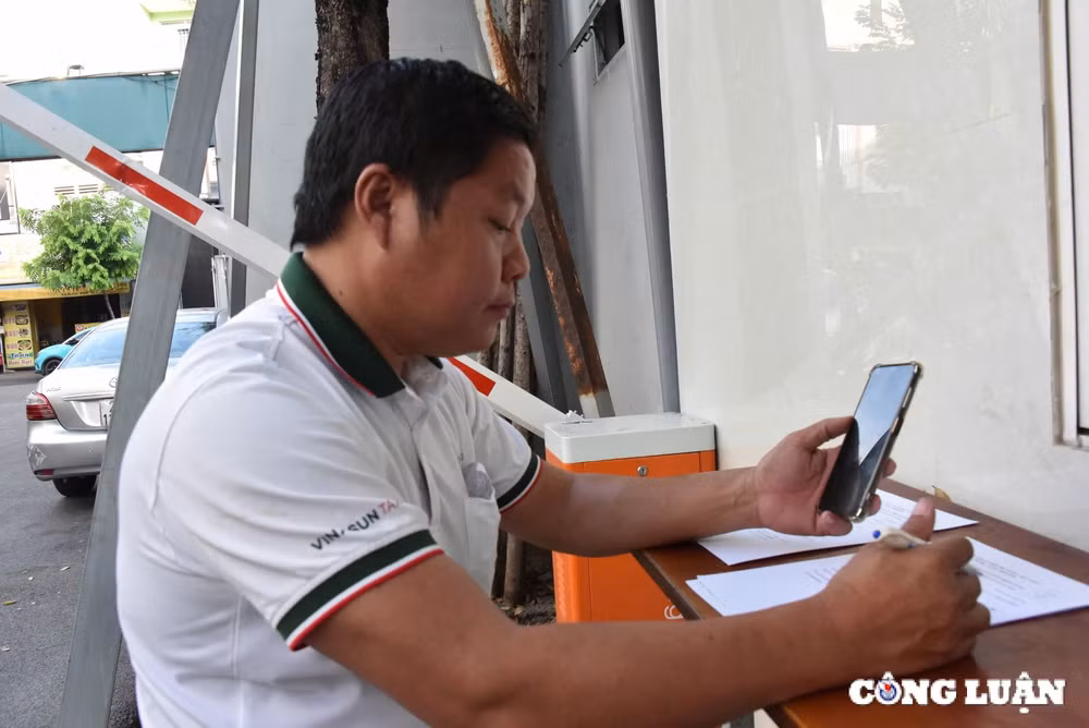 tp hcm nguoi dan do xo di doi giay phep lai xe cac diem tiep nhan qua tai hinh 5
