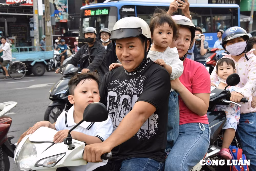 ngam doan dieu hanh duong pho trong ngay tet nguyen tieu o tp hcm hinh 5