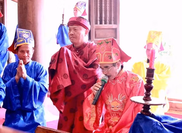doc dao le hoi den lang suong tai phu tho ruoc nuoc te le trang trong hinh 4