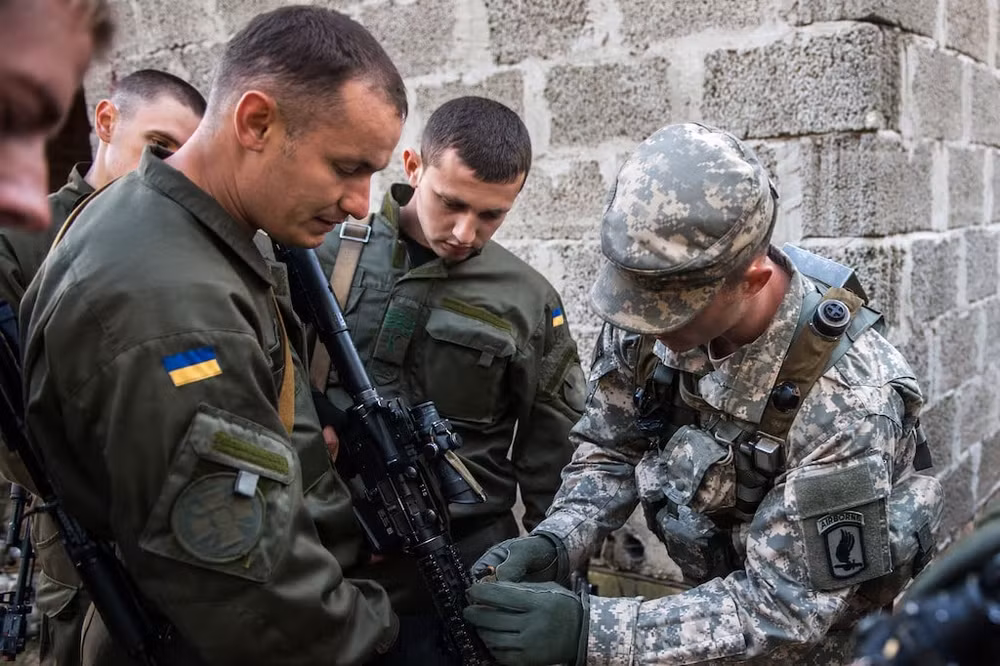ukraine tra luong 24000 usd de thu hut thanh nien nhap ngu hinh 1