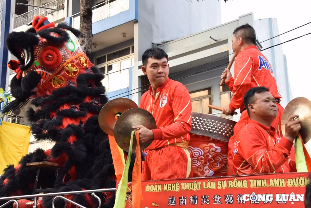 ngam doan dieu hanh duong pho trong ngay tet nguyen tieu o tp hcm hinh 7