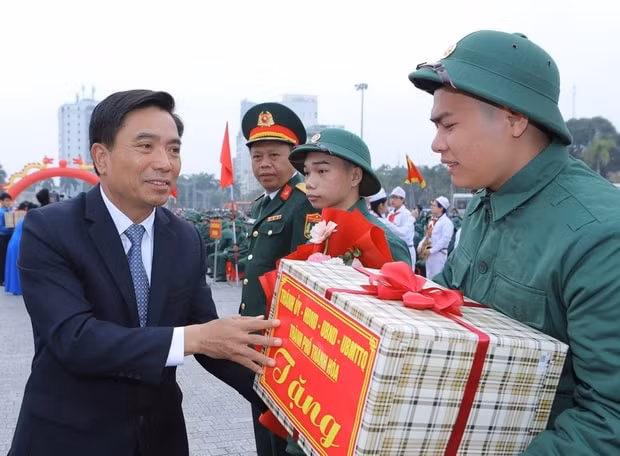 hon 4000 thanh nien tinh thanh hoa len duong nhap ngu hinh 2