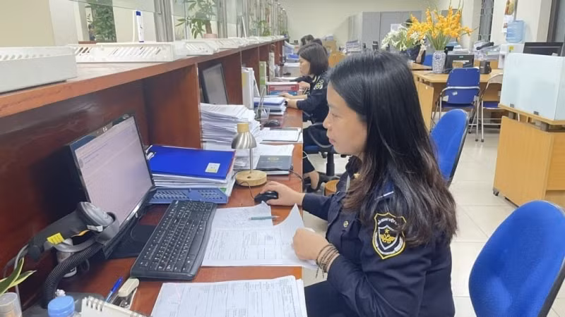 chinh thuc thu thue gtgt voi hang nhap khau gia tri thap gui qua duong chuyen phat nhanh tu ngay 18 2 hinh 1