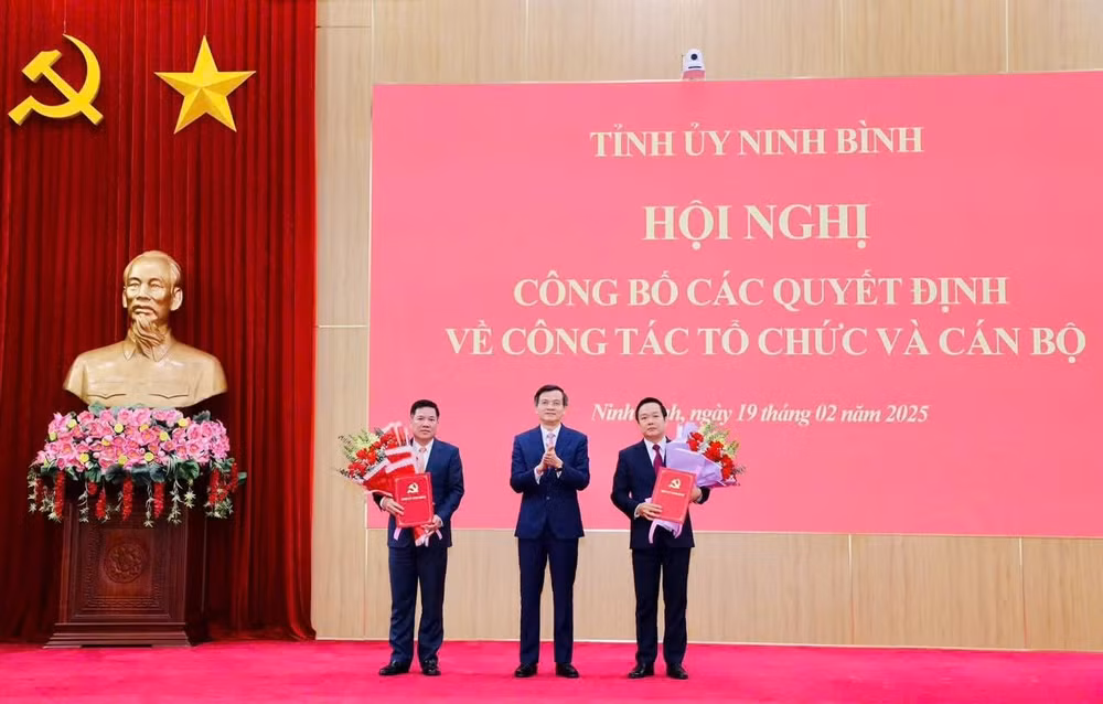 ninh binh cong bo quyet dinh bo nhiem sap xep to chuc bo may hinh 2