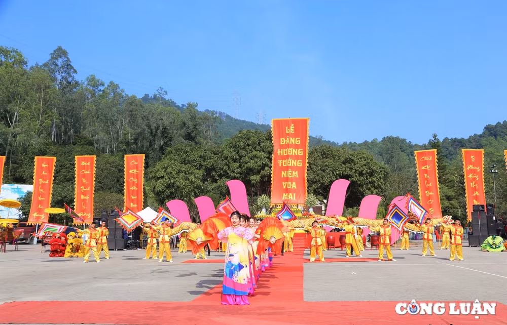 khai mac le hoi den vua mai 2025 tuong nho cong duc va phat huy gia tri van hoa truyen thong hinh 3