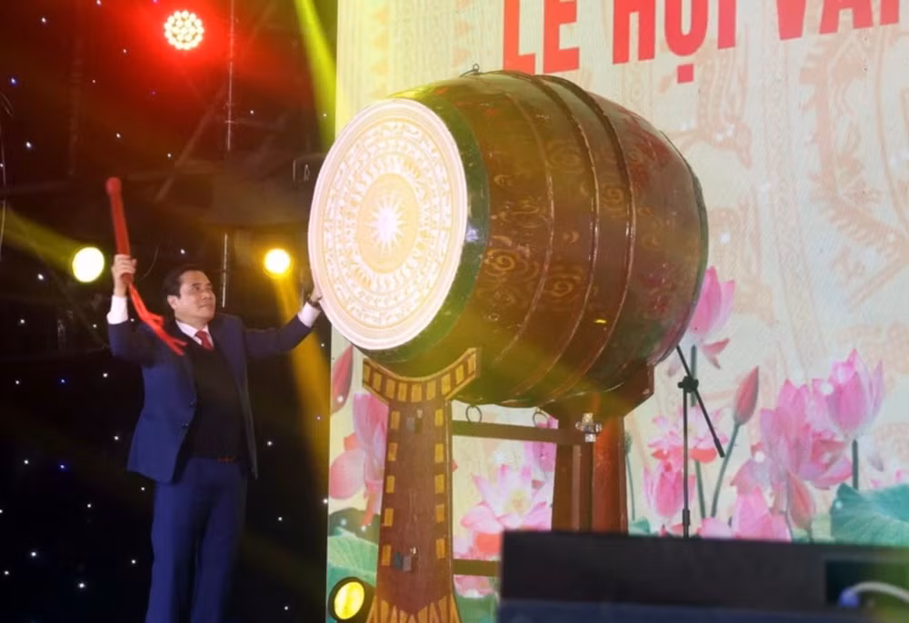 dac sac chuong trinh khai mac le hoi van hoa dan gian pho hien 2025 hinh 1