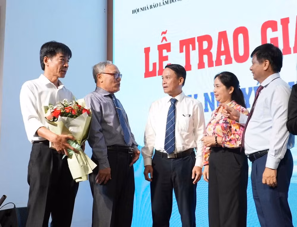 giai-bao-chi-khu-vuc-tay-nguyen-va-duyen-hai-mien-trung-lan-thu-i-buoc-dau-tao-ra-khong-gian-nghe-nghiep-chung-cho-bao-chi-khu-vuc.jpg