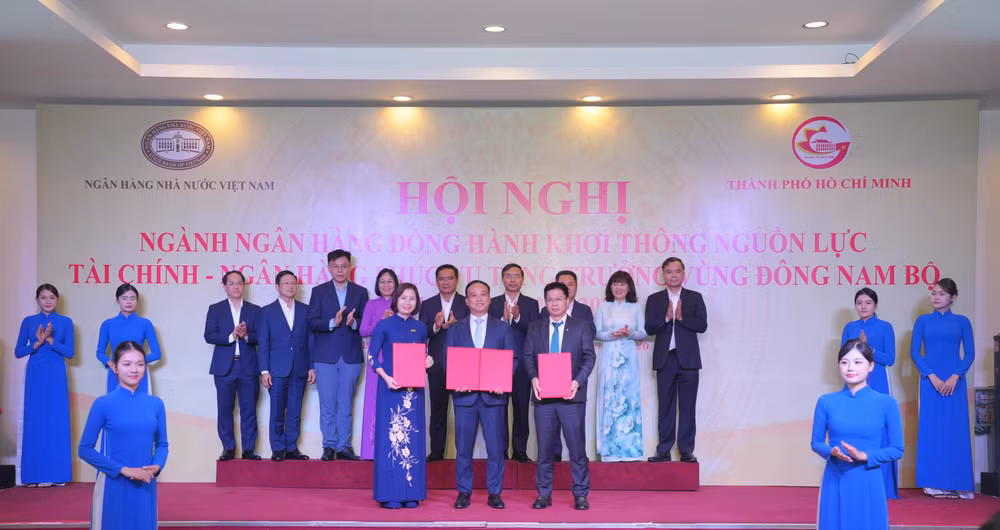 anh-tap-the-hoi-nghi-1288.jpg