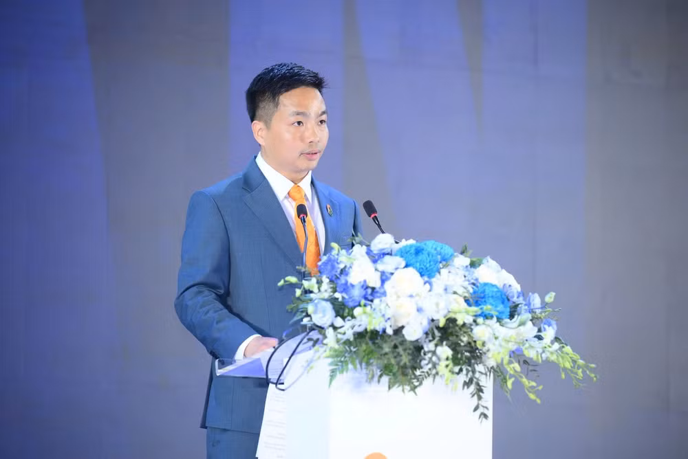 anhongbinh.jpg