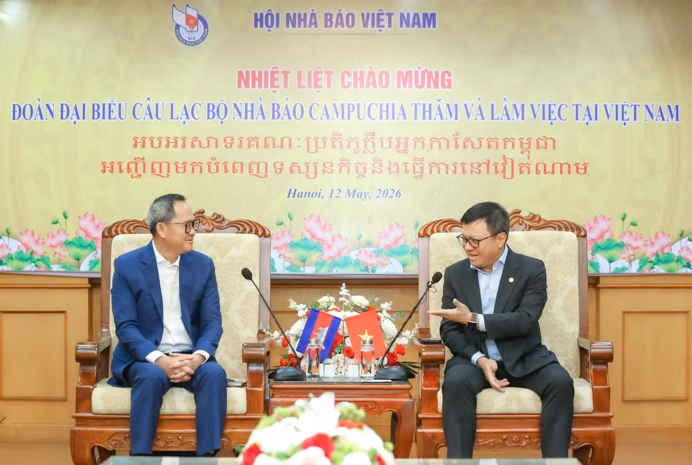 chu-tich-hoi-nha-bao-viet-nam-le-quoc-minh-tiep-chu-tich-cau-lac-bo-nha-bao-campuchia-puy-kea-tai-buoi-lam-viec-o-ha-noi.jpg