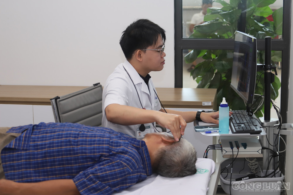 Việc kiểm tra nhằm đánh giá khách quan kiến thức và kỹ năng chuyên môn cần thiết của bác sĩ trước khi hành nghề, qua đó góp phần kiểm soát chất lượng nguồn nhân lực y tế và bảo đảm an toàn cho người bệnh. clo_br_img-7254.jpg