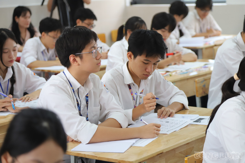 Tuy nhiên, Bộ trưởng cho rằng, nhiều trường đang chú trọng các yếu tố có thể đo đếm, trong khi chưa khảo sát, thống kê đầy đủ về mức độ nỗ lực của người học. clo_br_img-5147.jpg