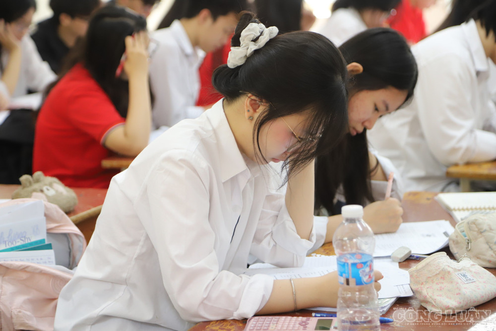 Những thay đổi này đòi hỏi thí sinh theo dõi kỹ danh mục ngành và đề án tuyển sinh của từng trường khi đăng ký xét tuyển từ năm 2027. clo_br_img-8382.jpg