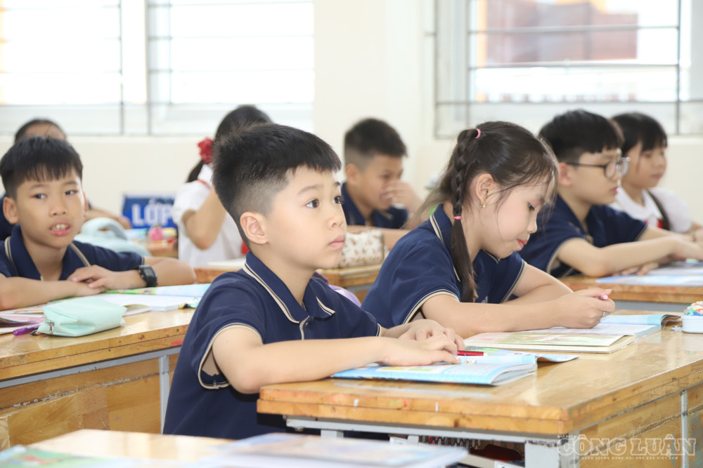 Việc điều chỉnh cũng được yêu cầu không làm gián đoạn hoặc gây xáo trộn không cần thiết đối với hoạt động dạy và học. clo_br_img-3489.jpg